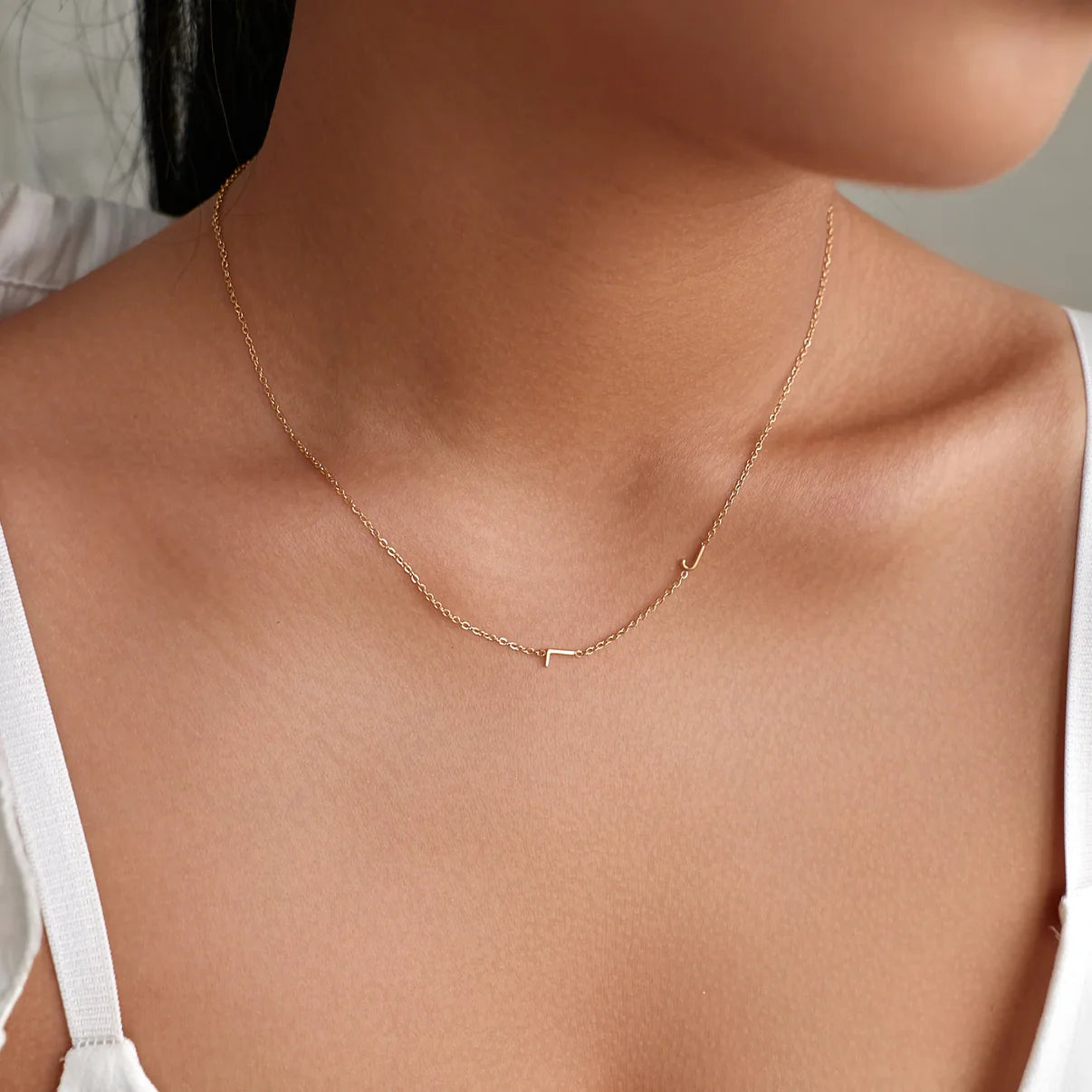 Collier Initiale Latérale personnalisé