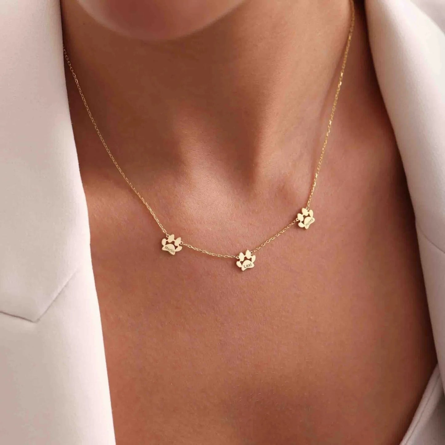 Collier personnalisé avec nom et pattes séparées