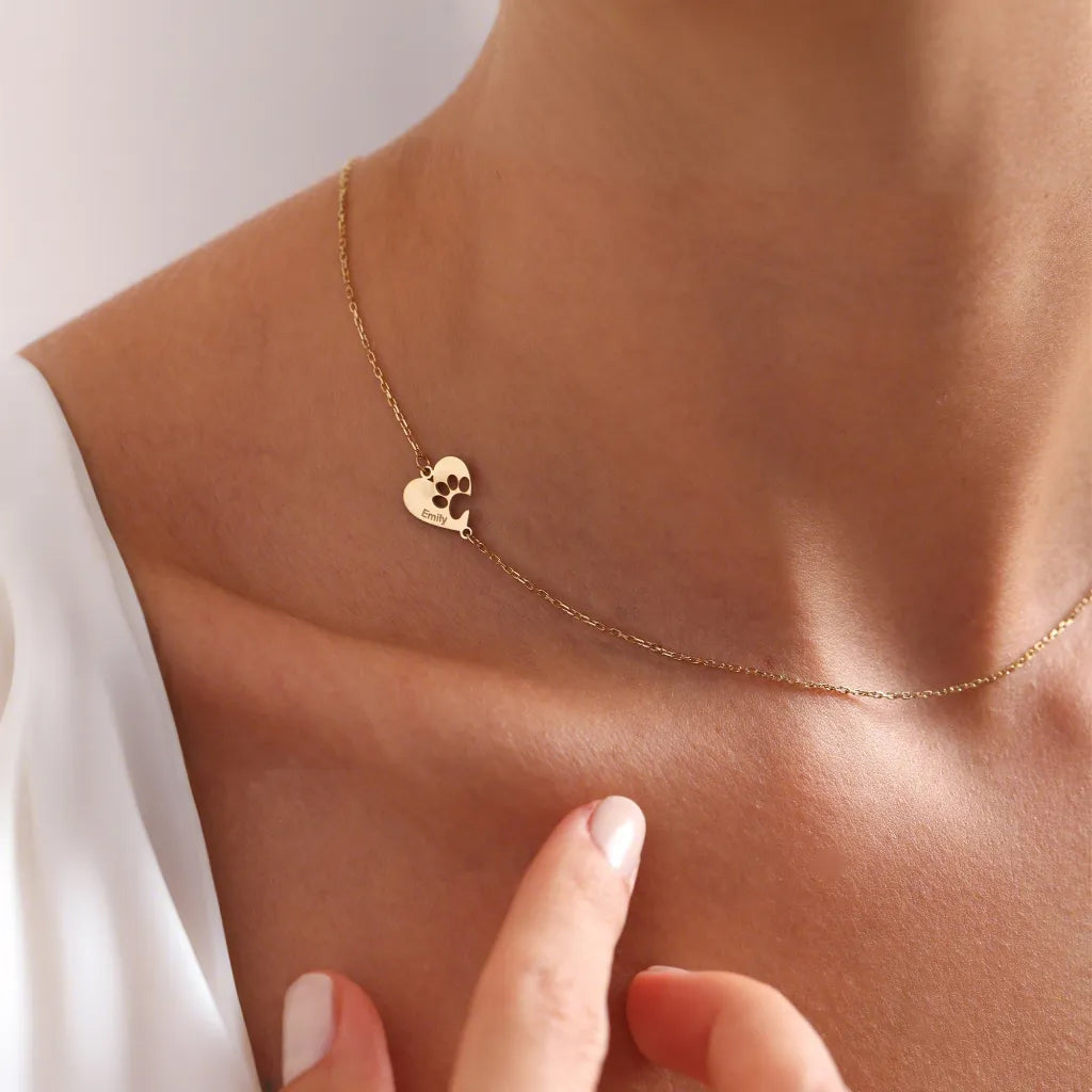 Collier personnalisé avec patte, cœur et nom