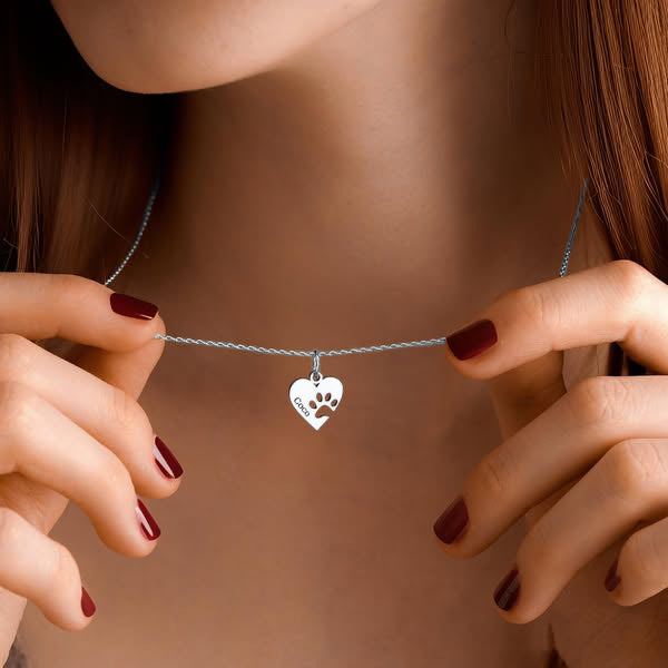 Collier personnalisé avec patte, cœur et nom